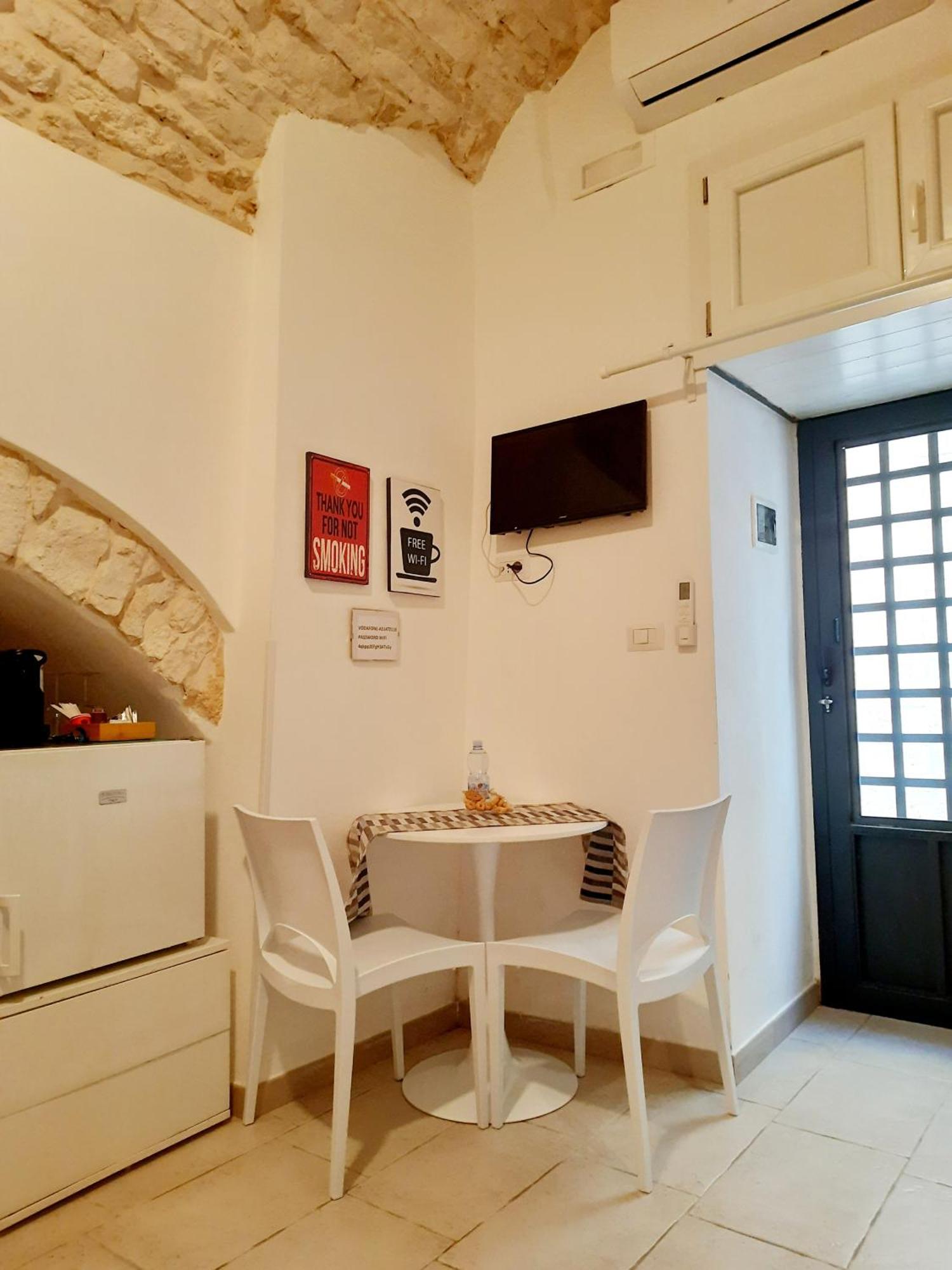 Room 20 - Piccola Camera In Pietra Bianca Giovinazzo Exterior foto